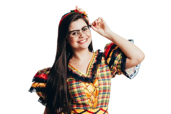 Brezilyalı kadın Festa Junina için gözlük ve tipik giysiler giyiyor - Haziran festivali — Stok fotoğraf