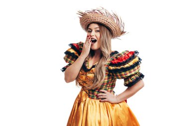 Brezilyalı kadın Festa Junina için tipik giysiler giyiyor - Haziran festivali