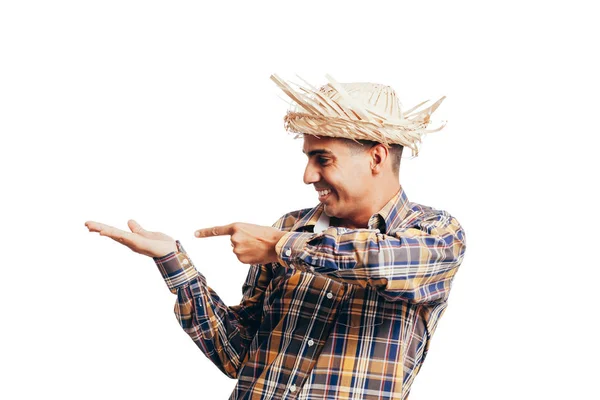 Hombre brasileño vestido con ropa tradicional para Festa Junina - Festival de junio - aislado sobre fondo blanco — Foto de Stock