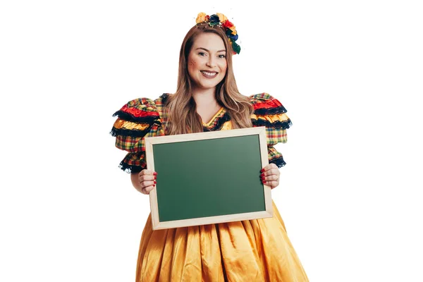 Mujer brasileña vestida con ropa típica para la Festa Junina - Festival de junio — Foto de Stock