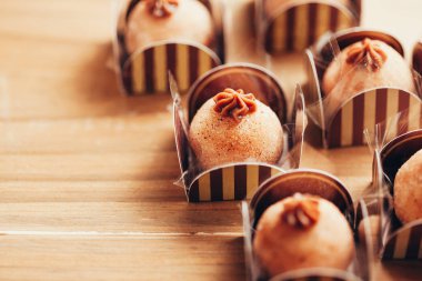 Brigadeiro. Brigadeiro geleneksel bir Brezilya tatlısıdır. Brezilya mutfağı