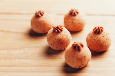 Brigadeiro. Brigadeiro geleneksel bir Brezilya tatlısıdır. Brezilya mutfağı