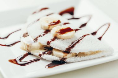 Tapyoka muz ve çikolata ile dolu. Brezilya mutfağı