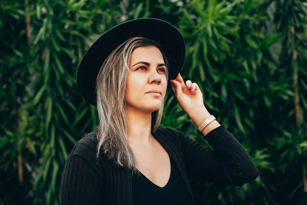 Portrait of beautiful woman wearing fedora hat outdoors — Stock Photo, Image