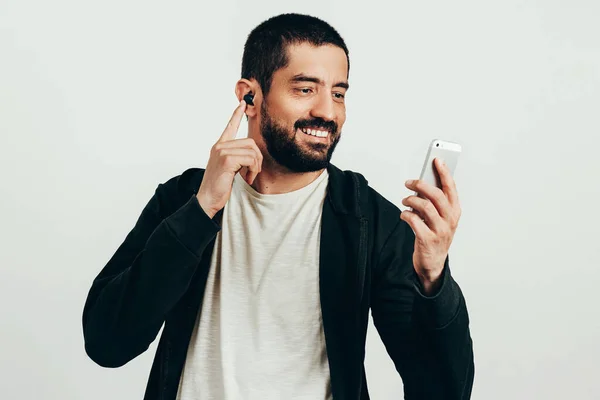 Portrait Young Bearded Man Wearing Sports Clothes Wireless Earphones — Stock Photo, Image