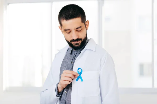 Prostat Kanseri Farkındalığı Doktor Yaşayan Hasta Insanları Desteklemek Için Açık — Stok fotoğraf