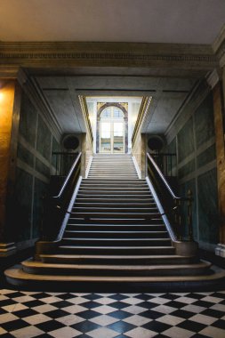 Klasik bir binanın mimari iç mekanları