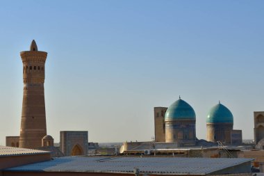 Eski binalar, mmeheti manzaraları, Buhara'Kalyan minaresi çatılar görünümünü. Özbekistan. Metniniz için kopya alanı