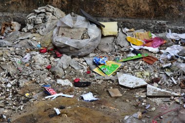 12 Temmuz 2018. Nha Trang. Vietnam. Çöp ve kir yığını yakın