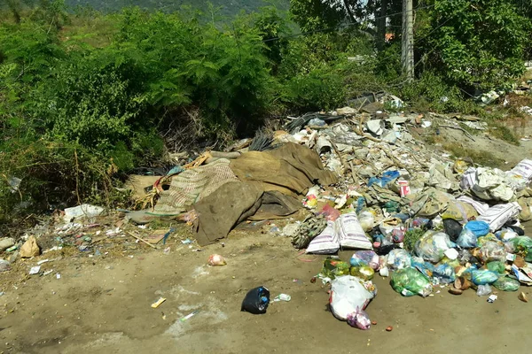 Julho 2018 Nha Trang Vietname Uma Pilha Enorme Lixo Lado — Fotografia de Stock