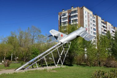 25 Mayıs 2018. Krasnoyarsk. Rusya. Askeri uçaklar Mig-15 Fighter anıt