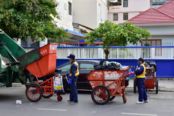 Juli 2018 Nha Trang Vietnam Arbetaren Kommunala Återvinning Sophämtare Truck — Stockfoto