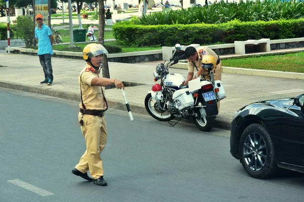 Июля 2018 Года Нячанг Вьетнам Двое Полицейских Мотоцикле Дежурят Городской — стоковое фото