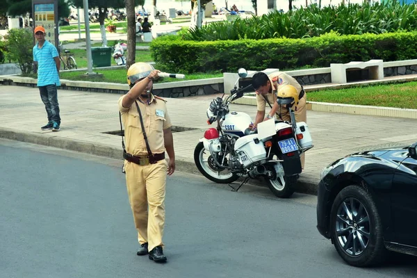 Juli 2018 Nha Trang Vietnam Två Poliser Motorcykel Tjänst Staden — Stockfoto