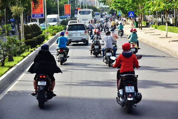 Julio 2017 Nha Trang Vietnam Tráfico Las Calles Ciudad —  Fotos de Stock