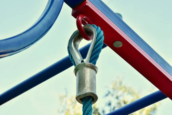 Dedo Detalle Fijación Cuerda Nylon Azul Viga Madera Las Estructuras —  Fotos de Stock