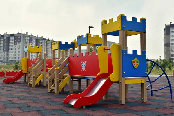 Foto Parque Infantil Moderno Parque Construção Feita Madeira Aço Seguro — Fotografia de Stock