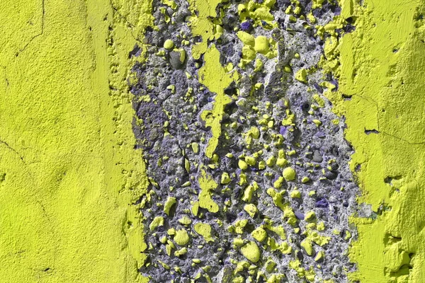 Kaba düzensiz beton yüzeyine kısmen sarı boyalı. Özgün tasarım arka plan.