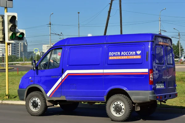 1 Ağustos 2018. Krasnoyarsk. Rusya. Minibüs off-road aracı. Taşıma için posta kırsal alanlarda. Şirket sonrası Rusya'nın