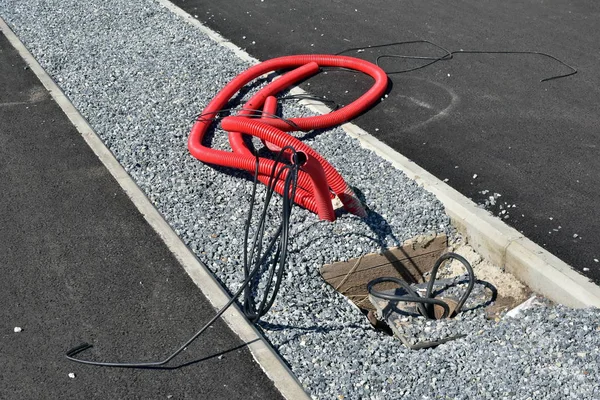 Reparación Comunicaciones Salida Cable Caviar Rojo Corrugado Para Farola Parque — Foto de Stock