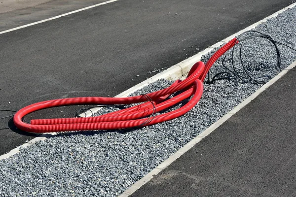 Reparation Kommunikation Kabel Utlopp Korrugerad Röd Kaviar För Lyktstolpe Parken — Stockfoto