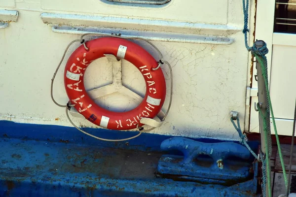 Agosto 2018 Krasnoyarsk Rússia Navios Aterro Cidade Rio Yenisei Lifebuoy — Fotografia de Stock