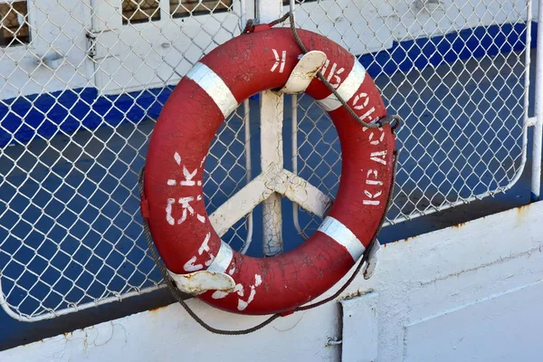 Augusti 2018 Krasnojarsk Ryssland Fartyg Banvallen Staden Floden Jenisej Röd — Stockfoto