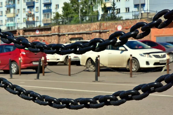 Ogrodzenie Parkingu Duże Grube Łańcuchy Stali — Zdjęcie stockowe