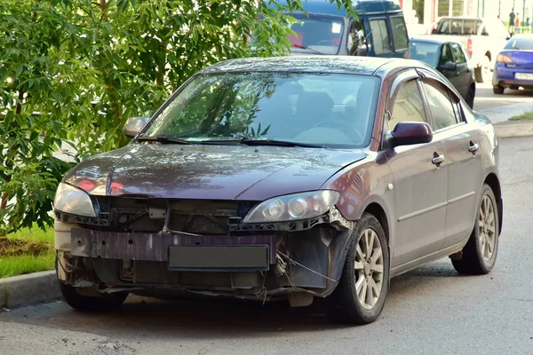 Фіолетовий Після Аварії Передній Бампер Автомобіля — стокове фото