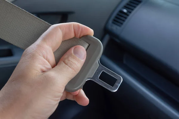 Chiudere Cintura Sicurezza Nelle Mani Del Conducente — Foto Stock