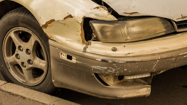 Gebroken Lamp Koplamp Bumper Auto Bekrast Met Diepe Schade Aan — Stockfoto
