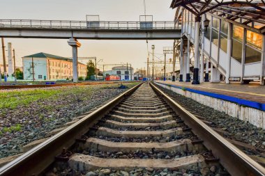 Krasnoyarsk. Rusya. gün batımının Tren İstasyonu