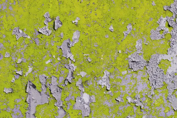 açık renkli sarı eski kaba beton yüzeyinde soyulması boya