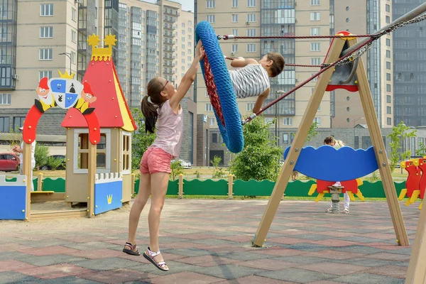 2018입니다 크라스노야르스크입니다 러시아 어린이 부풀어 오르고 재미와 놀이터에 — 스톡 사진