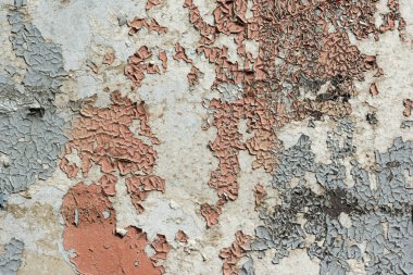 pembe ve gri eski kaba beton yüzeyinde soyulması boya