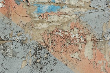 pembe ve gri eski kaba beton yüzeyinde soyulması boya