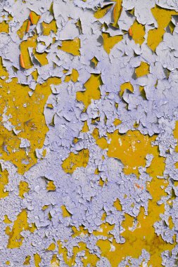 açık renkli sarı eski kaba beton yüzeyinde soyulması boya