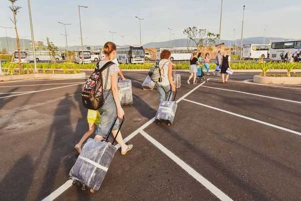 Julho 2018 Cam Ranh Vietname Grupo Turistas Estão Caminhando Ordenadamente — Fotografia de Stock
