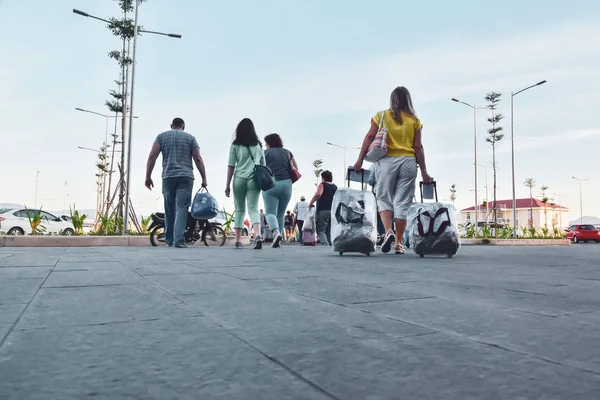 3 Temmuz 2018. Cam Ranh. Vietnam. Zengin ülkelere göç. İnsanların daha iyi bir yaşam için kendi iç güvenlikten uzak akın. Metniniz için kopya alanı