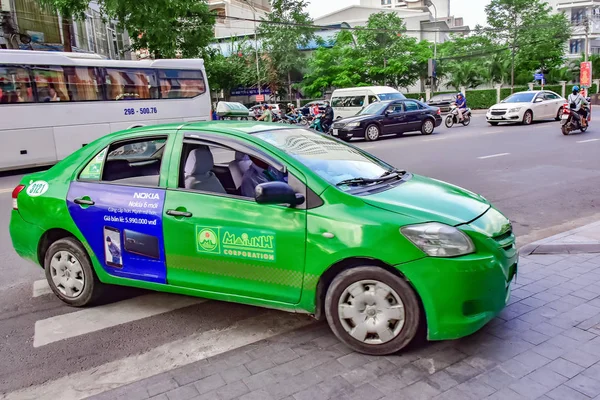 July 12, 2018. Vietnam. Nha Trang. Toyota brand green car parked on the road waiting for a client — Stock Photo, Image