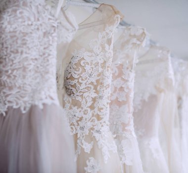 Gelinlikli moda mağazası