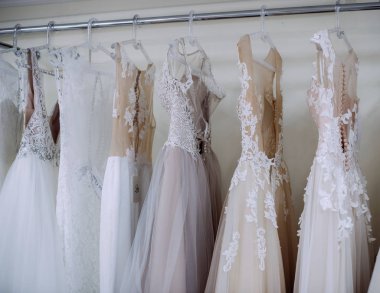 Dükkanda Gelinlik Koleksiyonu