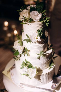 güzel düğün pastası, beyaz pasta düğün dekorasyonu