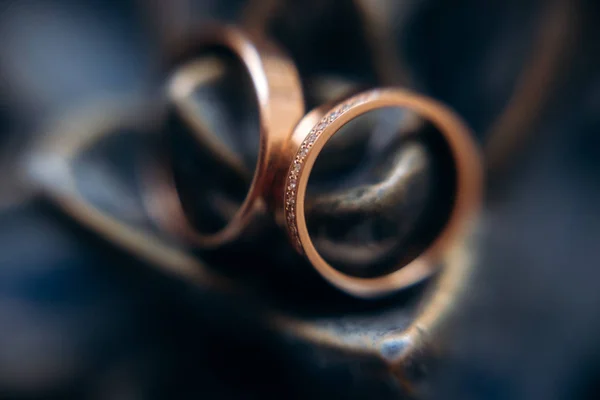 結婚指輪をクローズ アップ マクロ撮影 — ストック写真