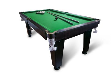 Toplu bilardo masası ve beyaz arkaplanda izole edilmiş ıstaka