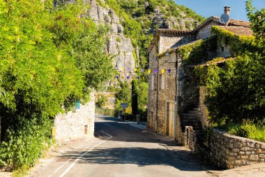 Şehir giriş küçük Fransız köyü Balazuc
