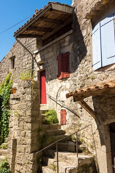 Entrada Con Escaleras Una Casa Pueblo Medieval Balazuc Sur Francia —  Fotos de Stock