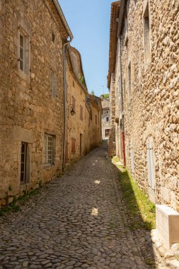 Ortaçağ Köyü Labeaume Ardèche Fransa, bir küçük Arnavut kaldırımlı sokakta içine görüntülemek