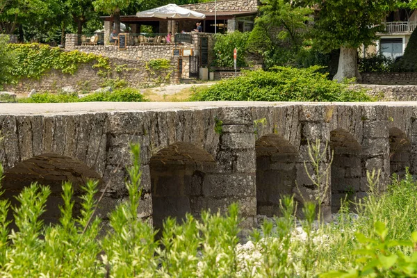 Uitzicht Oude Stenen Brug Ardeche Buurt Van Het Middeleeuwse Dorpje — Stockfoto