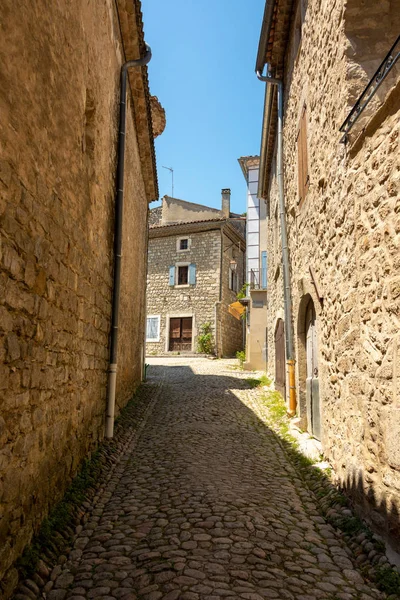 Vista Pequeño Callejón Empedrado Pueblo Medieval Labeaume Ardeche Francia —  Fotos de Stock